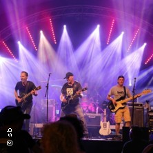 No age live on stage