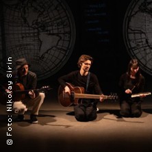 The Red Folder - Theaterperformance mit Livemusik