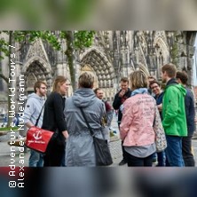 Dom und Altstadt Tour mit K&ouml;lsch | Dom Haupteingang (bei den Fahnenmasten)
