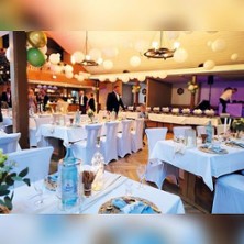 Weihnachtsfeier - Essen, Getr&auml;nke und Musik im Landgasthaus