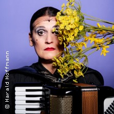 Carmela de Feo - gro&szlig;! blond! erfolgreich! 