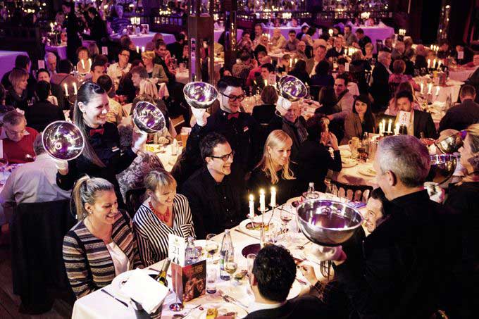 Spiegelpalast auf dem Cannstatter Wasen