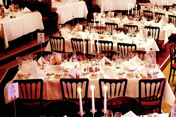 Spiegelpalast auf dem Cannstatter Wasen