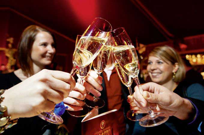 Spiegelpalast auf dem Cannstatter Wasen